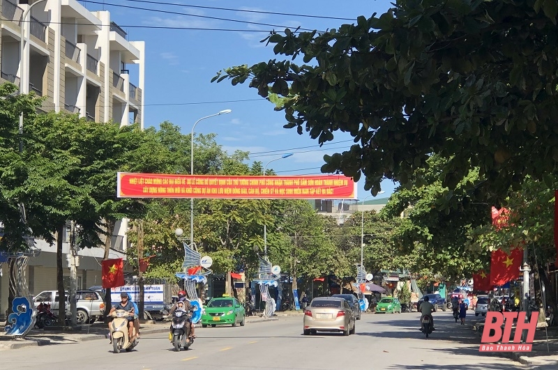 Khởi công Khu lưu niệm đồng bào, cán bộ, chiến sĩ và học sinh miền Nam tập kết ra Bắc; công bố Quyết định công nhận TP Sầm Sơn hoàn thành nhiệm vụ xây dựng NTM